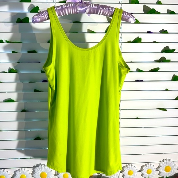 No Boundaries lime top - Picture 2 of 5
